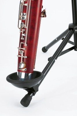 BASSOON PERFORMANCE STAND. BASSOON CAN BE PLAYED WHILST ON THE STAND