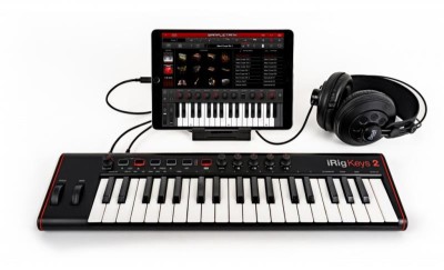 Compact universal MIDI keyboard controller with audio output