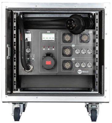 Touring case including power distribution unit